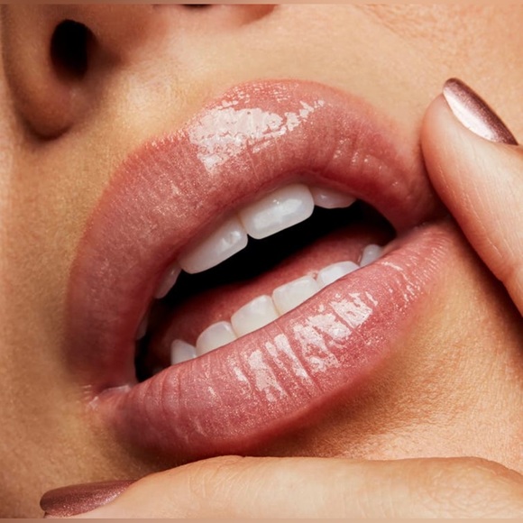 New "Oyster Girl" MAC lipglass lipgloss - Picture 6 of 6